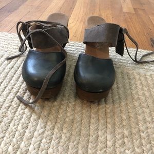 Free people clogs